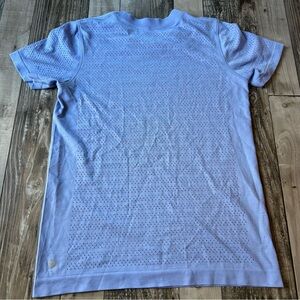 Lululemon breeze by short sleeve size 4